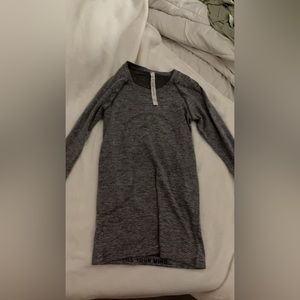 long sleeved lululemon top, only worn once.